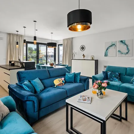 Villa 78 *