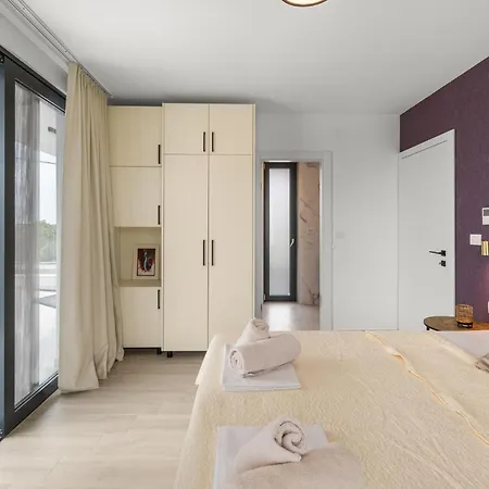 Villa 78 *