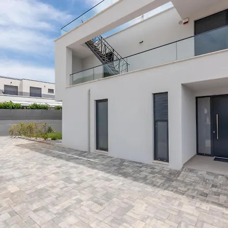 Villa 78 *